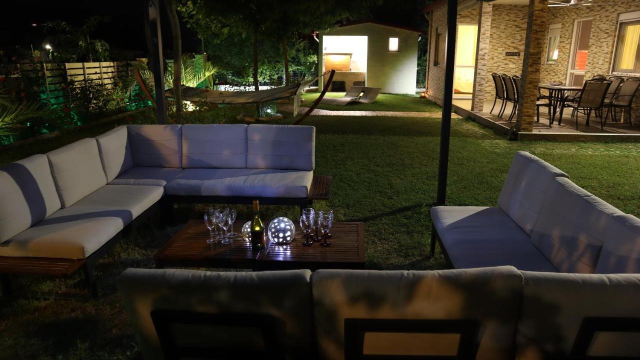 Costa Petra - Luxury Seaside Cottage With Garden - Vacation House For Families In Greece Неа-Мессагала Экстерьер фото